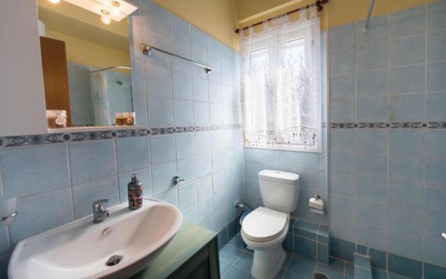 Modern Apartment 15 mins from the town of Lefkas