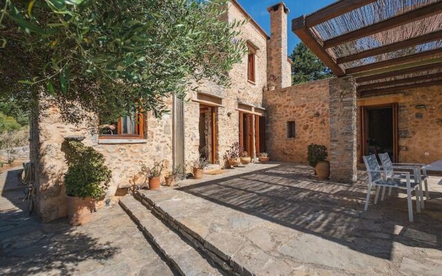 Villa Kalogra - Natural Habitat w. Views