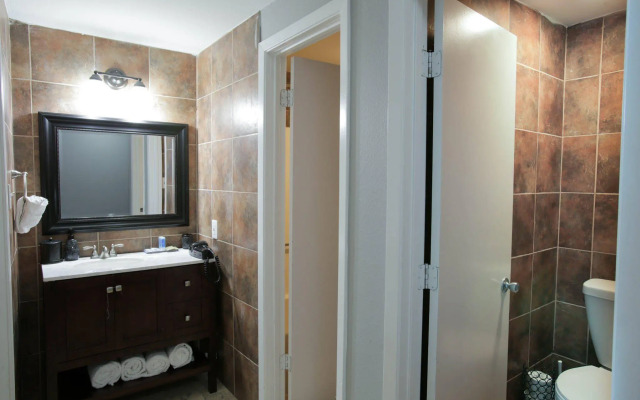Rodeway Inn & Suites Downtown North