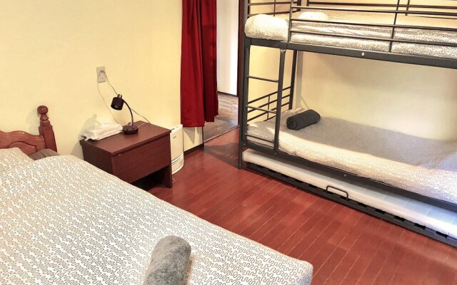 Gojo Paradiso homes restaurant and bar - Hostel