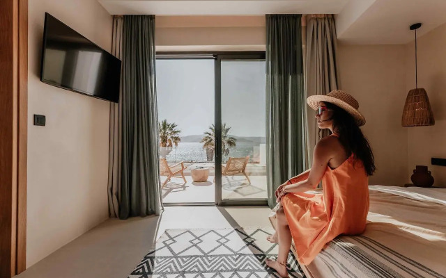 Ostrako Beachside Suites