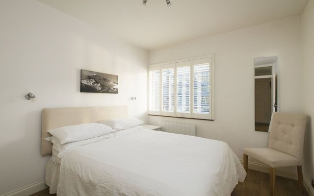 Sublime 1 bed flat with Thames view