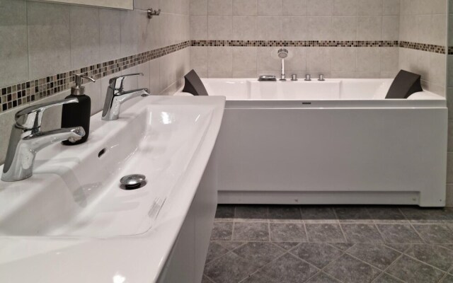 Amazing Home in Spangereid With Wifi and 5 Bedrooms