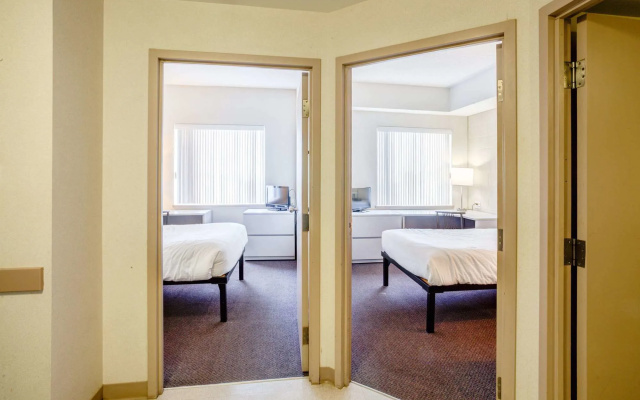 Residence & Conference Centre - Niagara-on-the-Lake