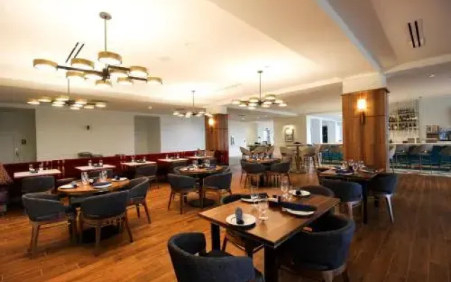DoubleTree by Hilton Clarksville Riverview