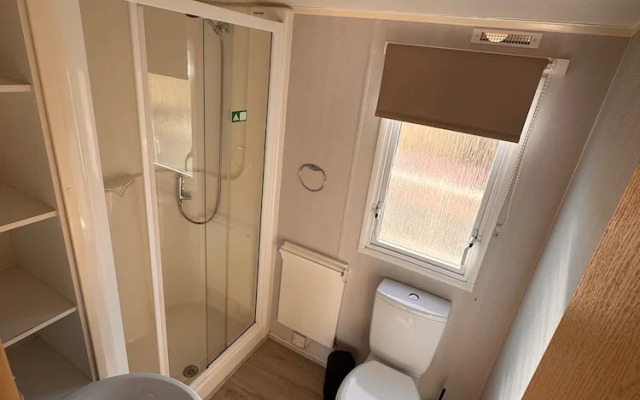 3 Bedroom, Side Gated Decking, Wifi, Pets Welcome
