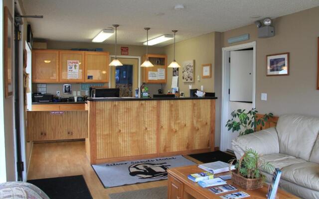 Silver Sands Motel