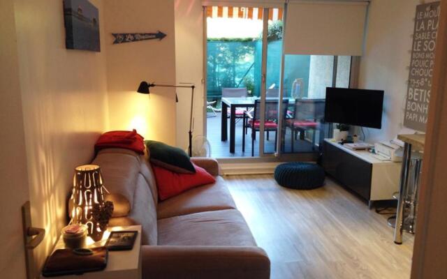 Studio Cabine avec Terrasse proche Plage C208