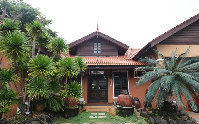OYO 89523 Villa Sri Mayang