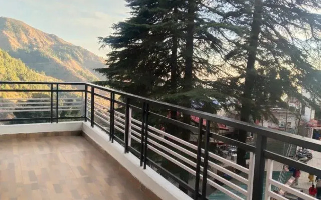 XooStays Amayra Inn Bhagsunag