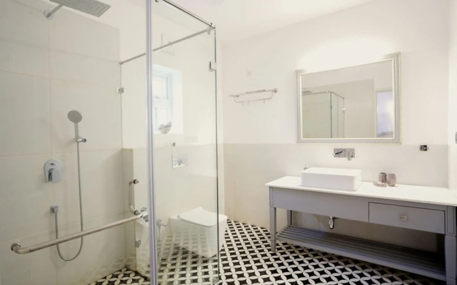 Villa Bauhinia - 5bhk With Pool 10 Mins to Beach