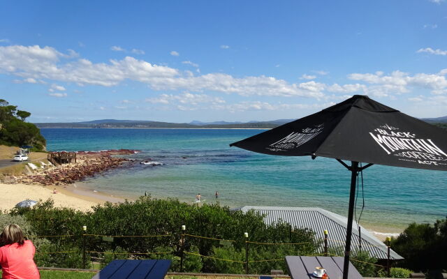 Black Dolphin Motel & Apartments