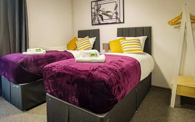 4BR Contractor Accommodation w 4 Bathroom