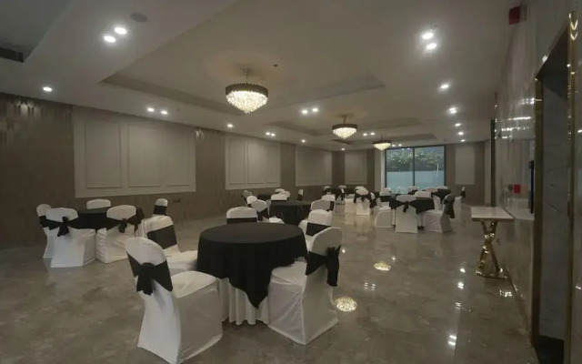 Saltstayz Select - Golf Course Road & Sector 57