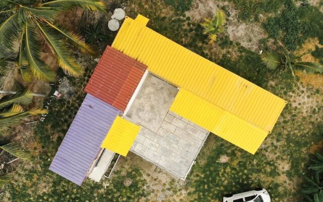 Lumut Cube Homestay Kontena