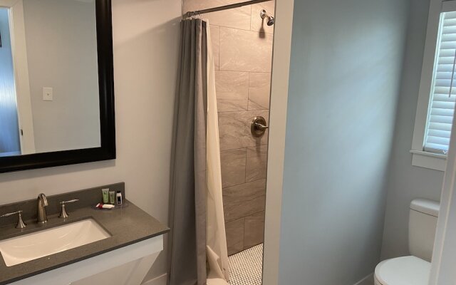 Elk Rapids Lakeshore Inn