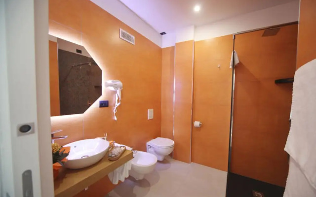 Be-Coloured Suites