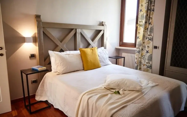 B B D Aprile Camera Primula