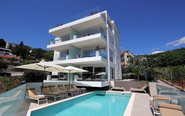 Designed Apartment with Swimming Pool