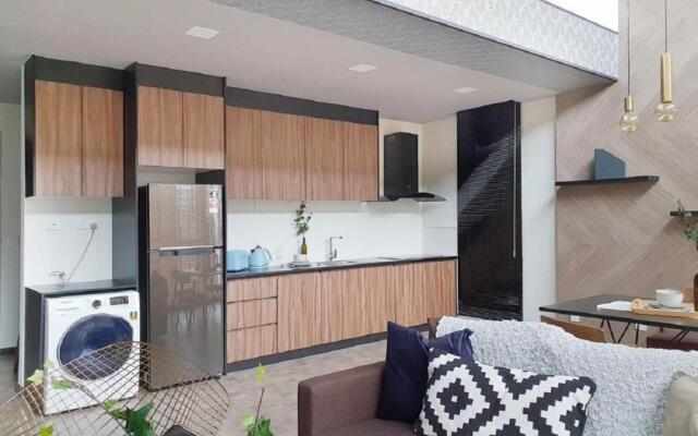 Expressionz Suites by V&C
