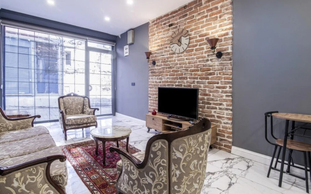 Amazing Flat Near Kennedy Avenue in Fatih