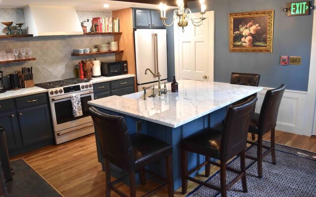 Silsbee's by Daniels House