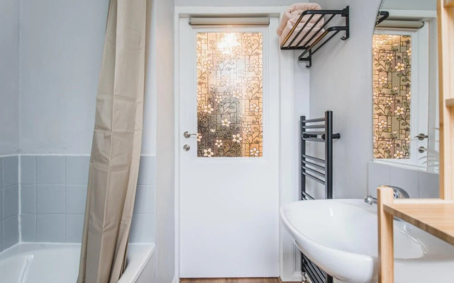 NEW Sleek 1BD Edinburgh City Centre Stay