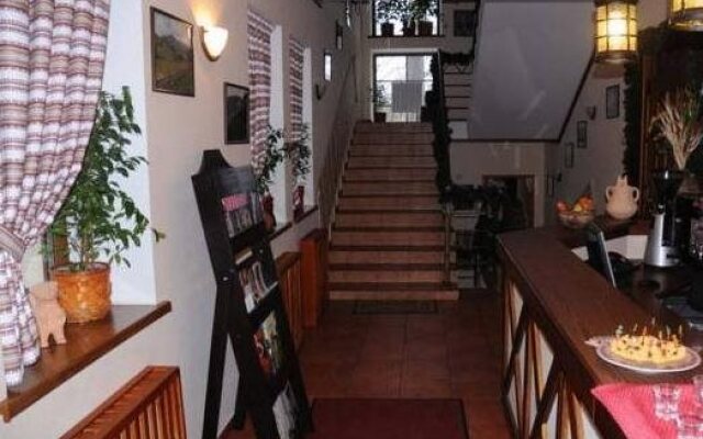 Kolyba House