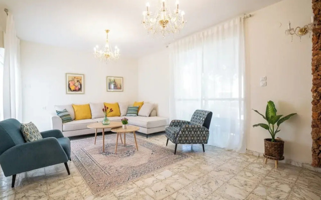 Supreme 4BR Villa With Garden & Sea View