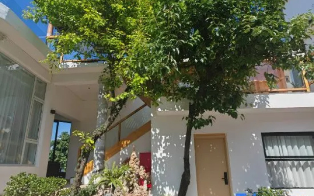 Lakeside Bliss Courtyard – Exterior – Dali
