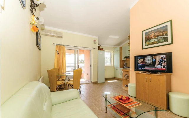 Beautiful Apartment in Privlaka With 2 Bedrooms and Wifi