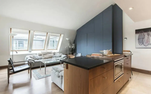 Lambs Conduit Street by Onefinestay
