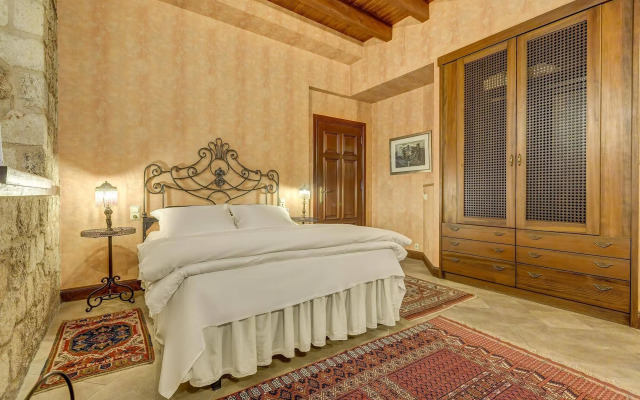 Kaucuk Hotel