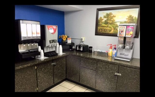 Econo Lodge Inn & Suites Virginia Beach - Norfolk