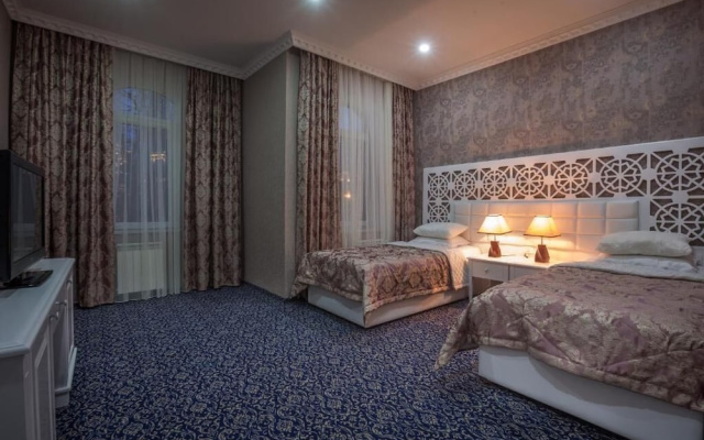 Seven Gates Hotel