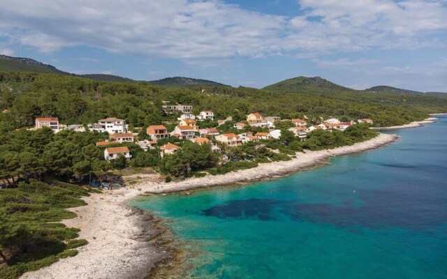 Stunning Home in Nova With Wifi and 3 Bedrooms