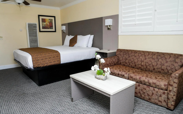 Silver Surf Motel