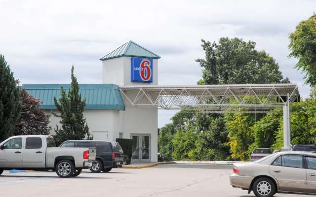 Motel 6 Warwick, RI - Providence Airport - I-95