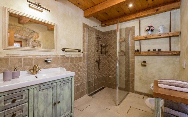 Beautiful Home in Kras With Wifi and 2 Bedrooms