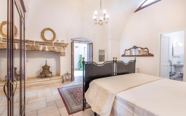 Early 20Th Centruy House & Pool