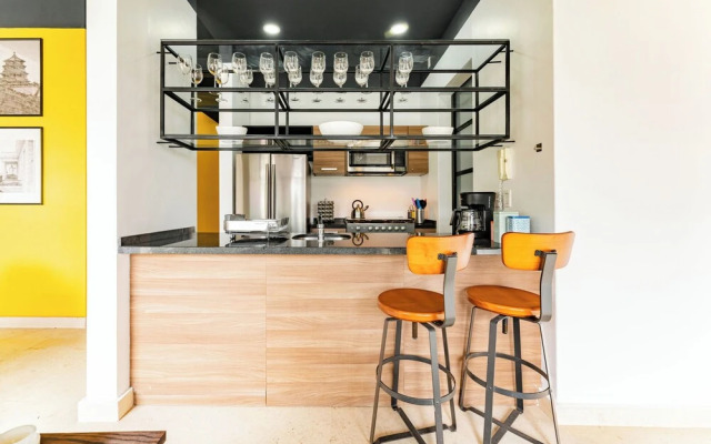 NEW Perfect Location with Free Parking