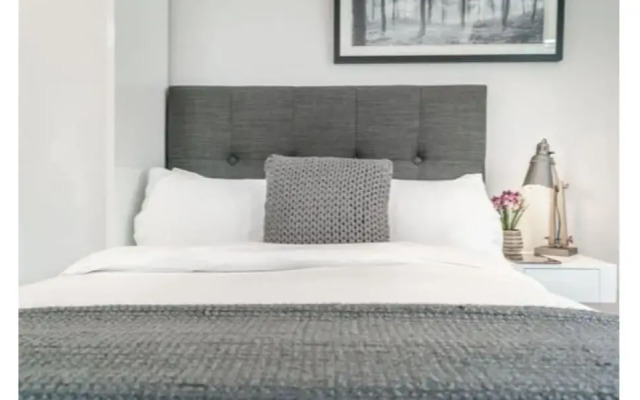 Tailored Stays - Victoria Road