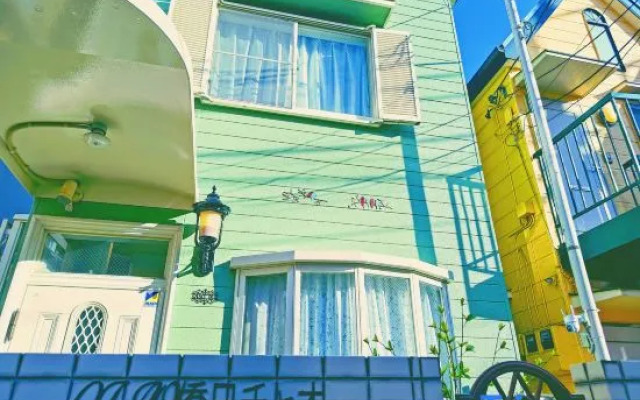4 mins walk from JR Station/single-family house