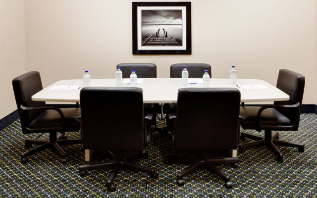 Holiday Inn Express and Suites by IHG