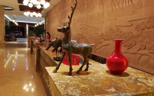 Maitreya Sanlong Hotel (Huquan Hot Spring Ecological Park Honghe Water Town Branch)