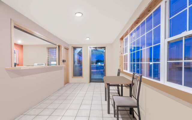 Super 8 by Wyndham Belle Fourche SD