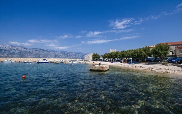 Charming Holiday Home in Razanac with Terrace