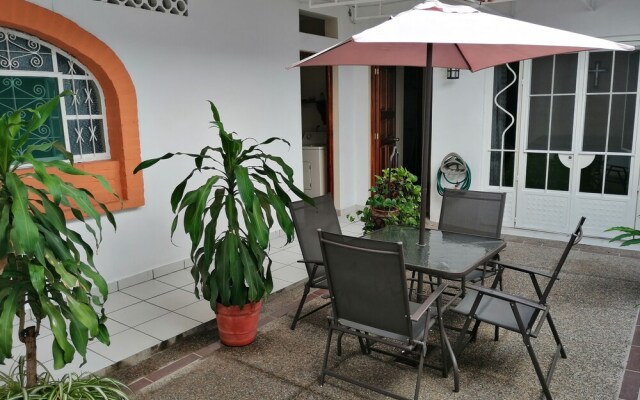 Cozy Obelisk Apartment