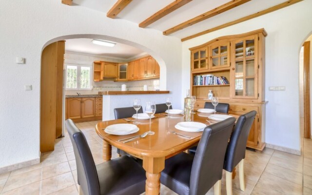 Villa - 5 Bedrooms - 107482