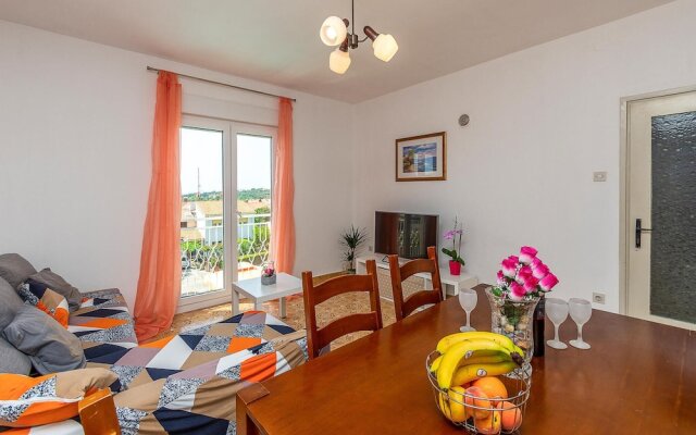 Beautiful Apartment in Pula With Wifi and 4 Bedrooms